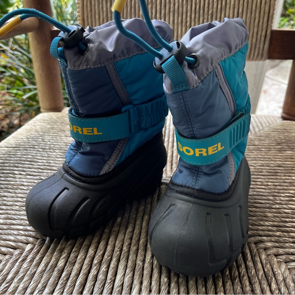 Sorel teal &Gray kids Winter/snow Boots. NWOT